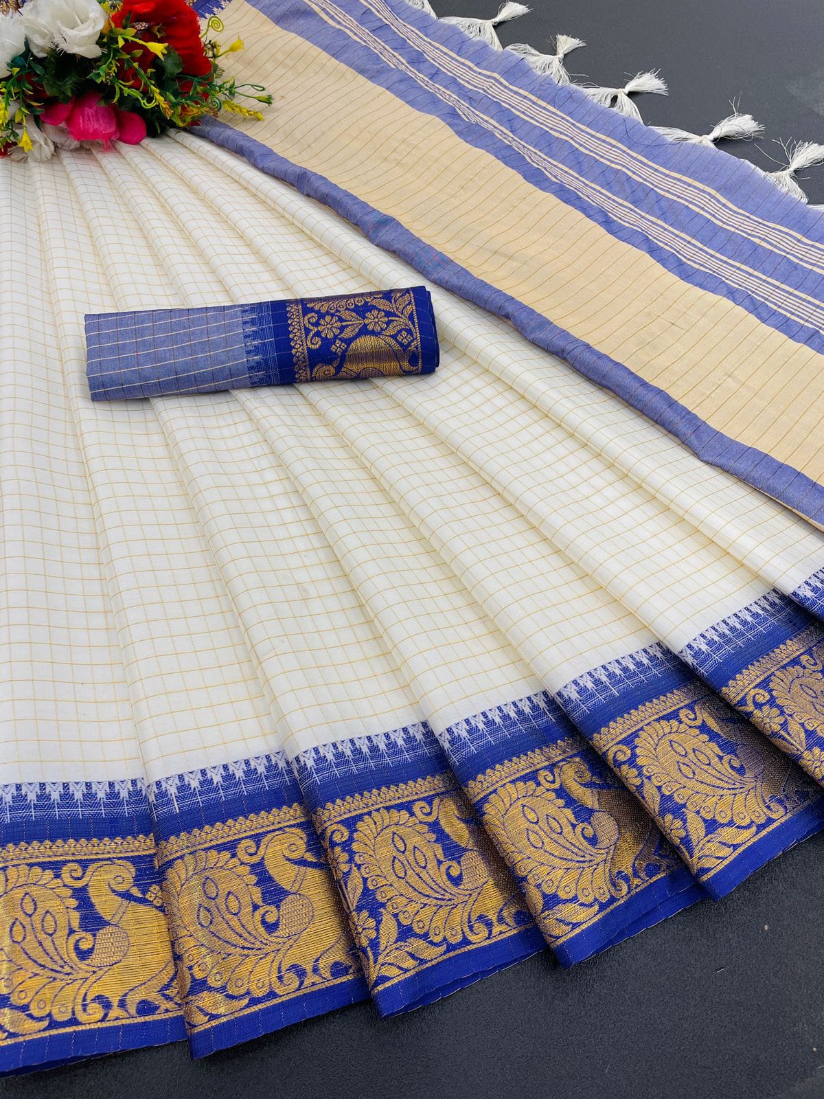 Exclusive Checks Pattern Silk Saree