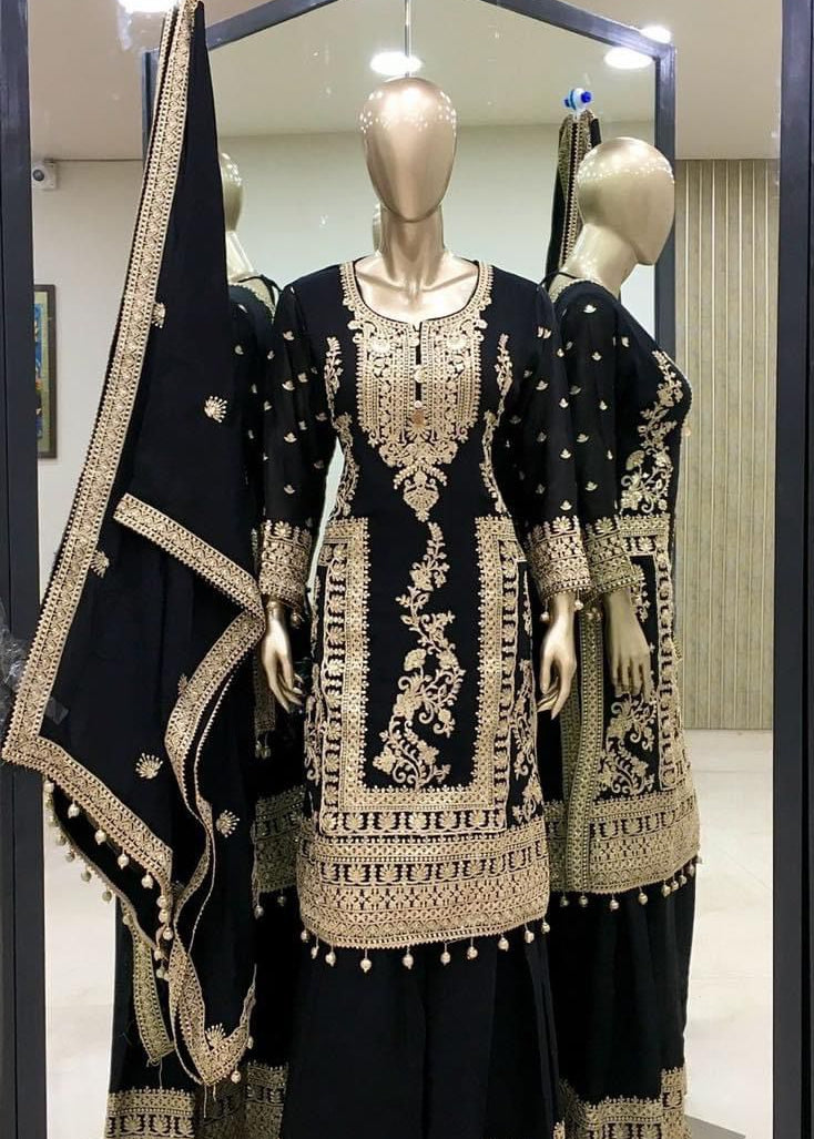 Beautifull Pakistani Embroidered Suit