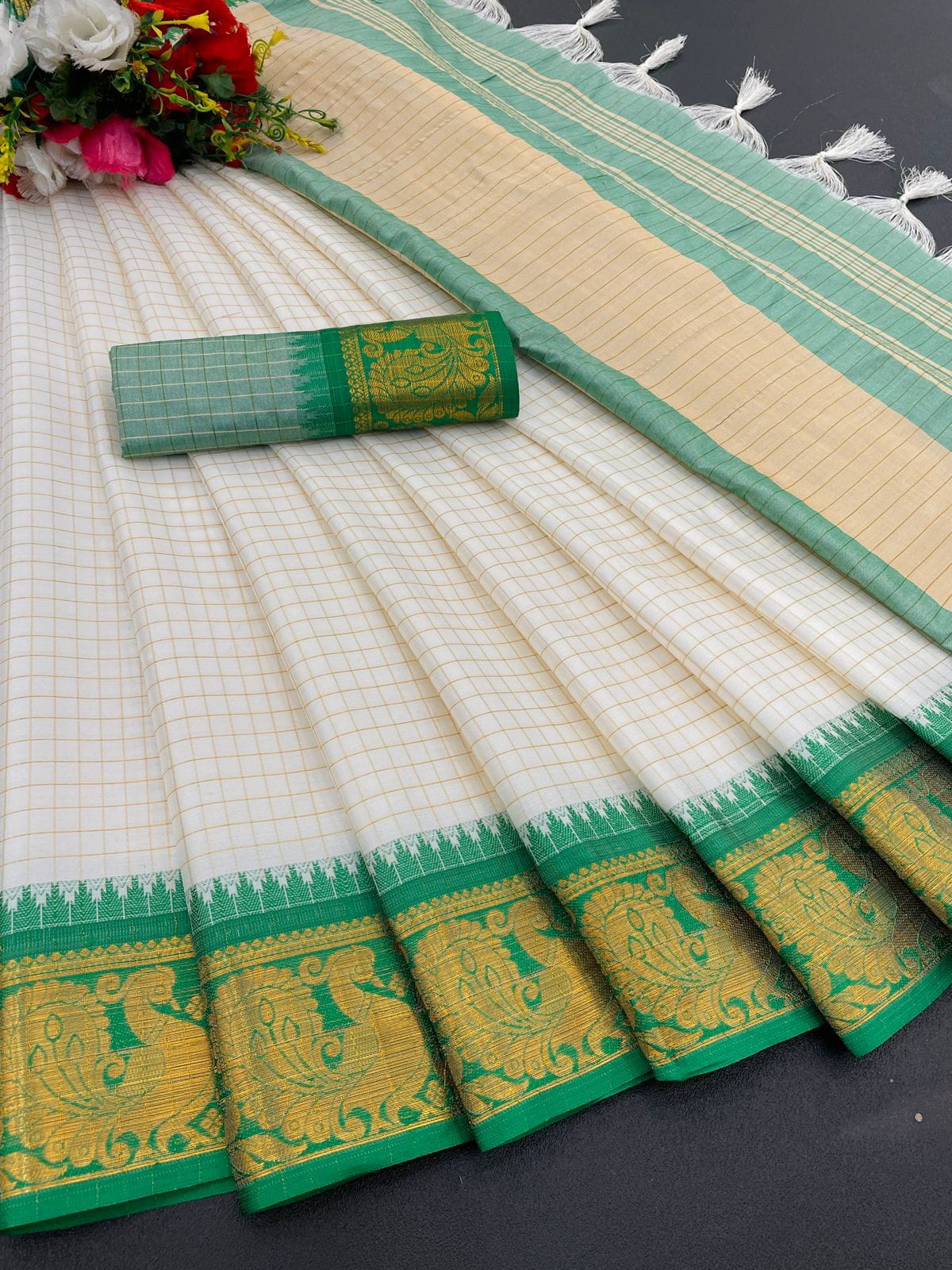 Exclusive Checks Pattern Silk Saree