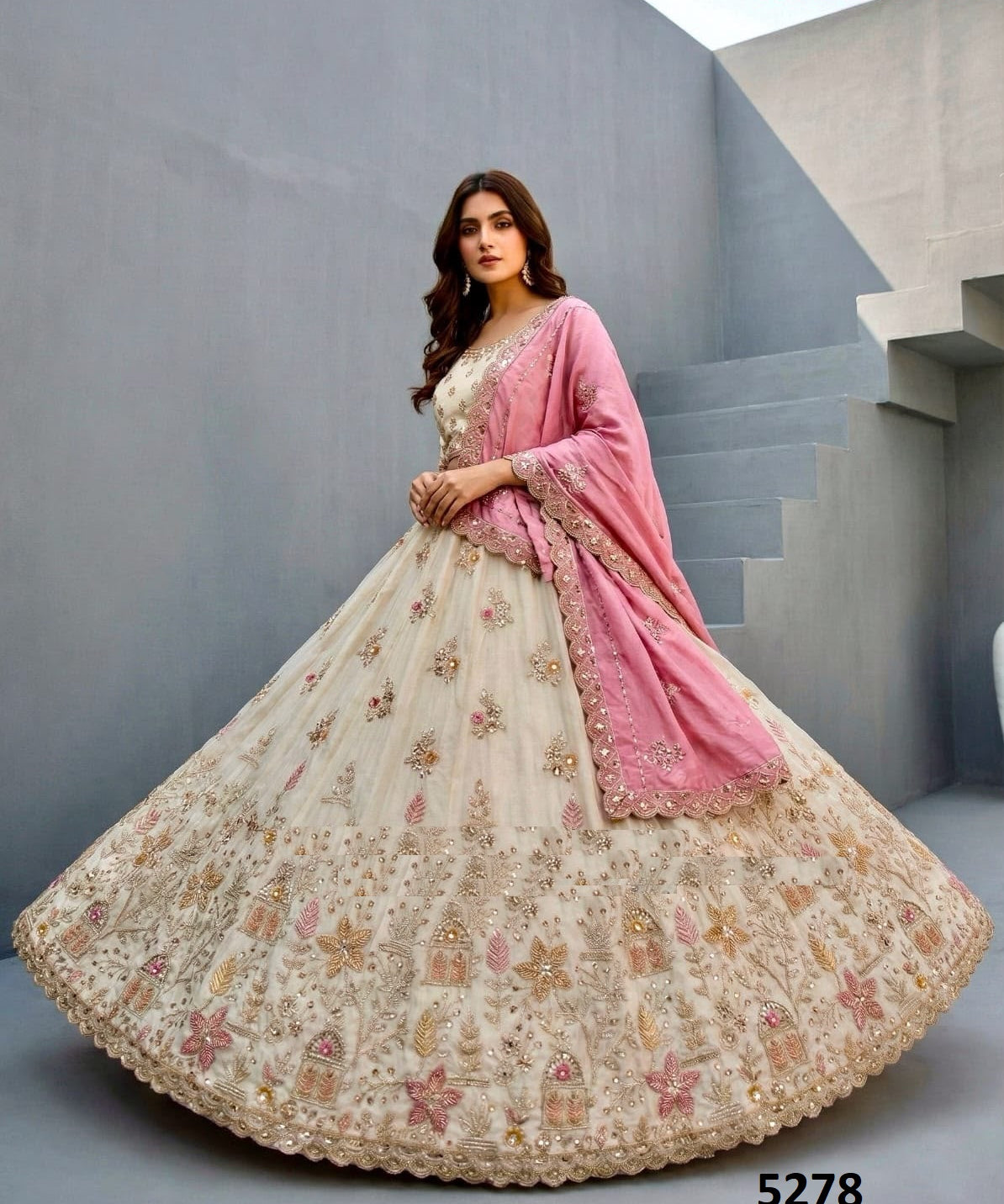 Luxurious Wedding Lehenga Choli