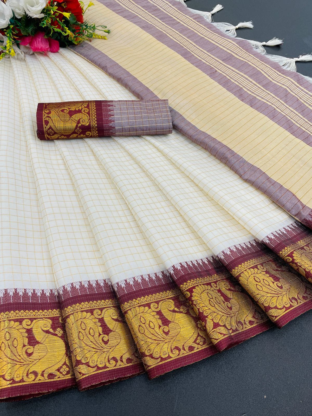 Exclusive Checks Pattern Silk Saree