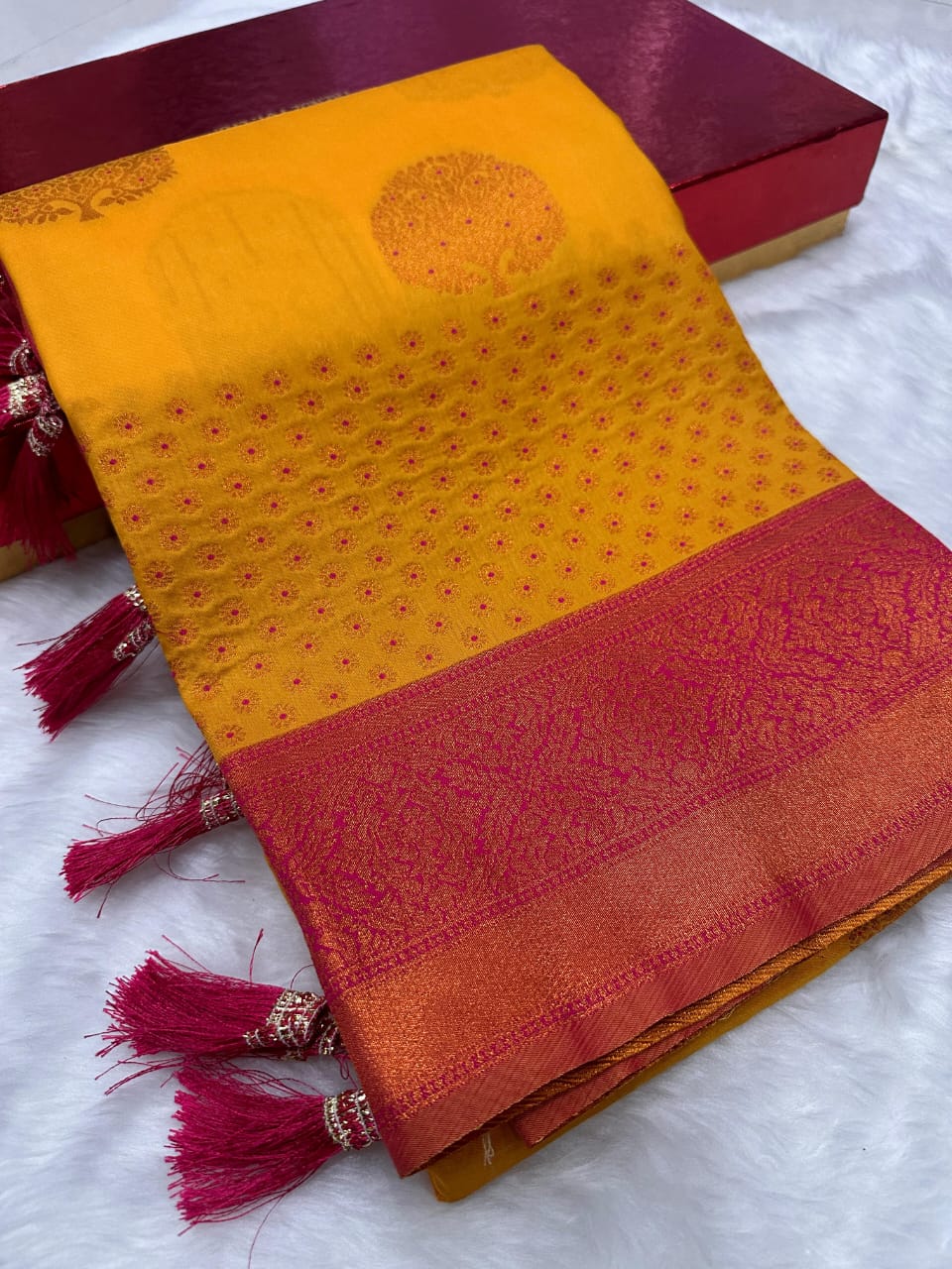 Soft Silk Saree With Zari Weaving