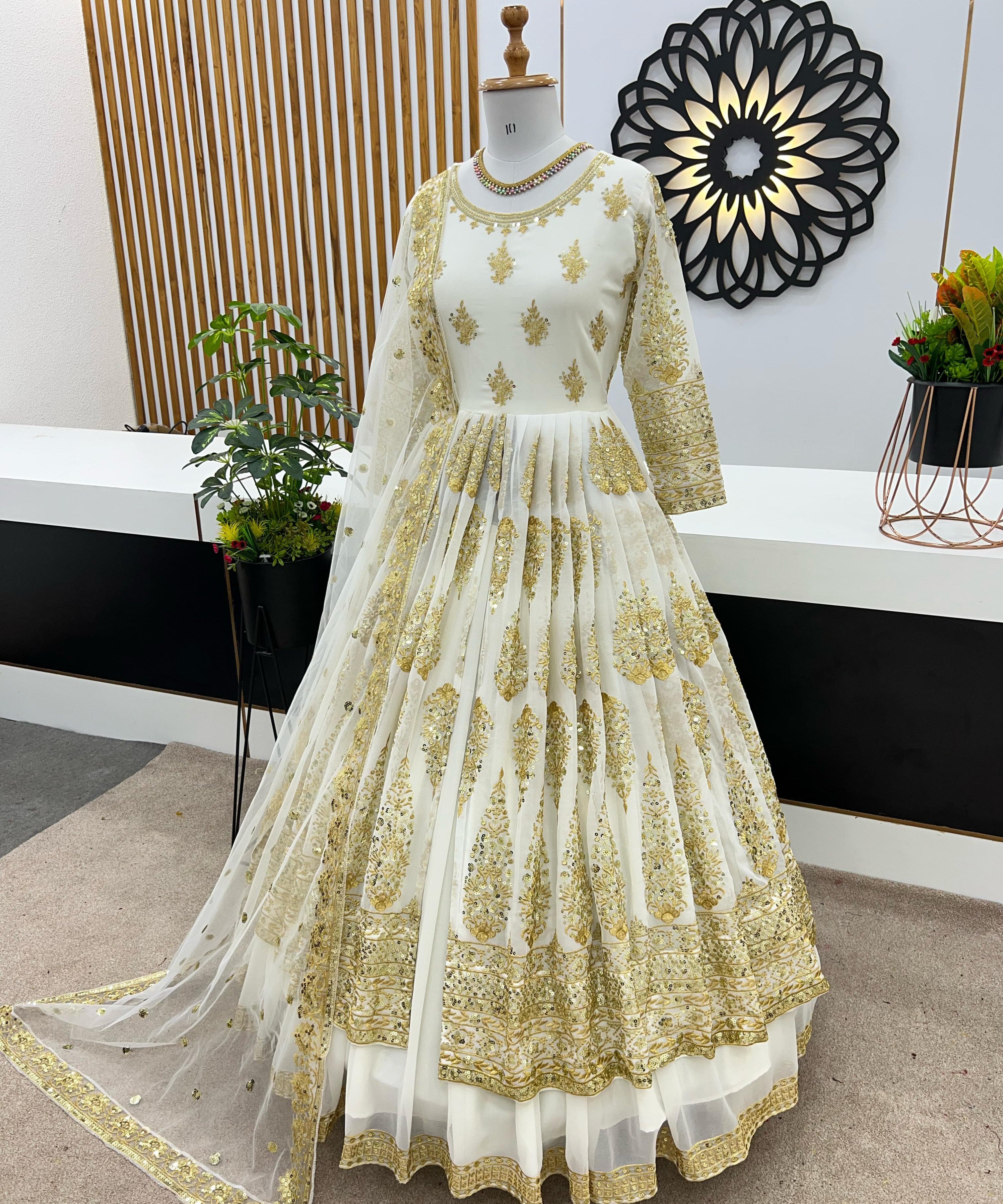 Beautifull Designer Partylook Gown