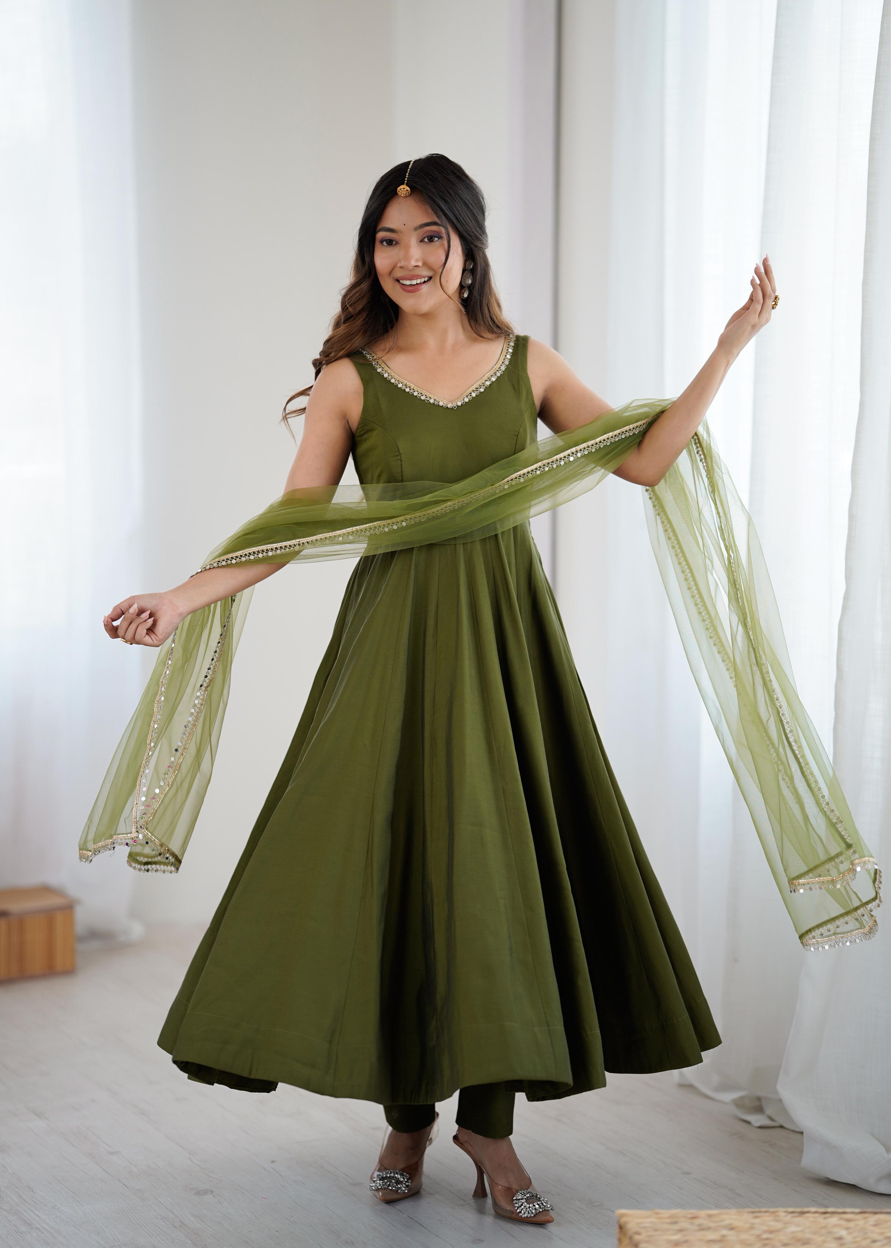 Stylish Exclusive Roman Silk Gown