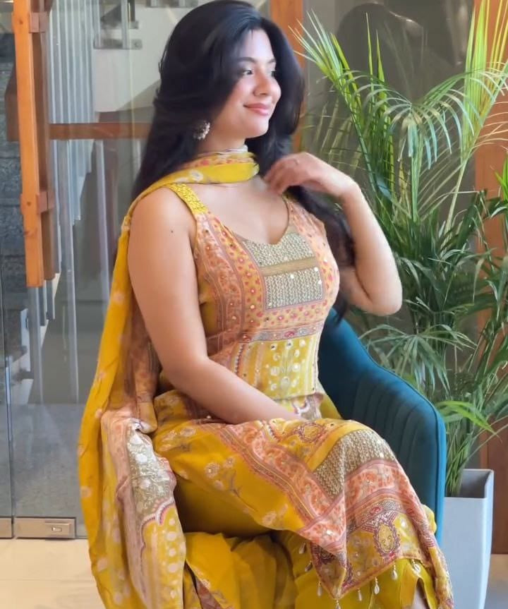 plus size straight suit with mirror work