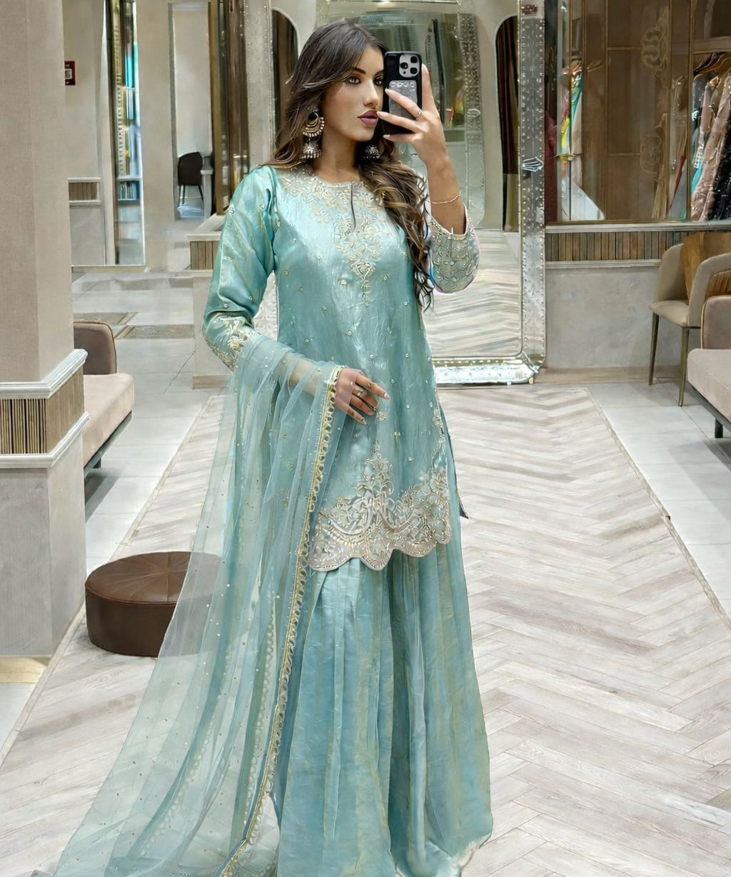 Lavish Fandy Silk Fancy Suit