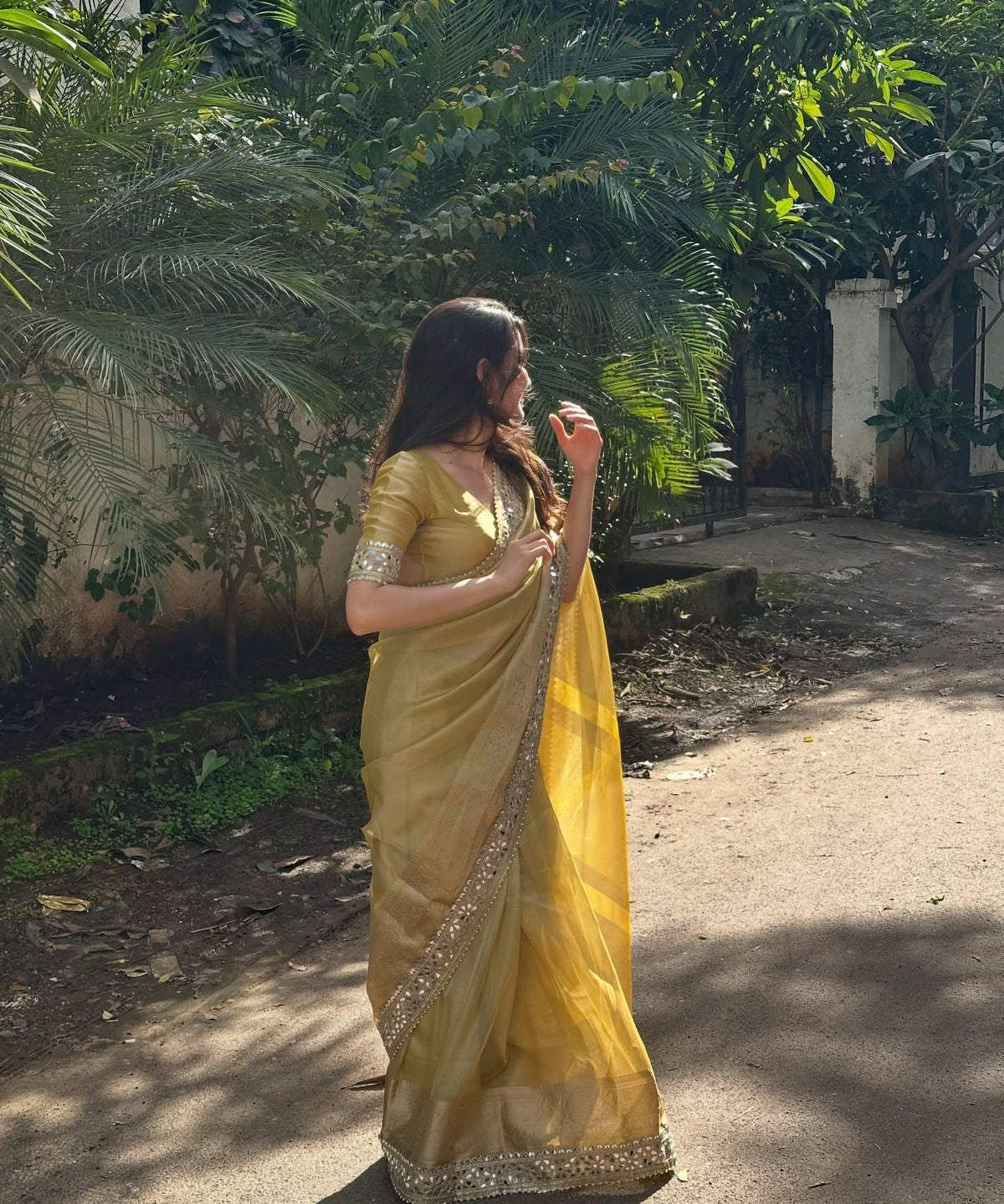 Trending Tissue Organza Saree Set