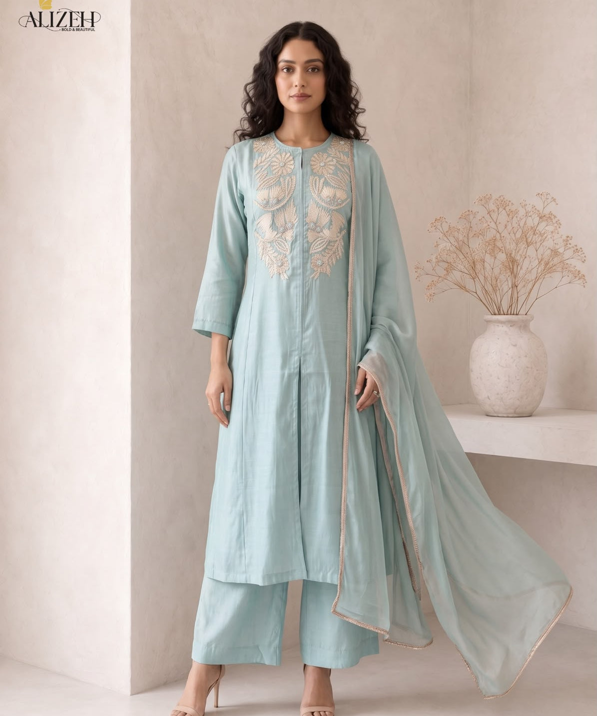 Elegance Roman Silk Suit
