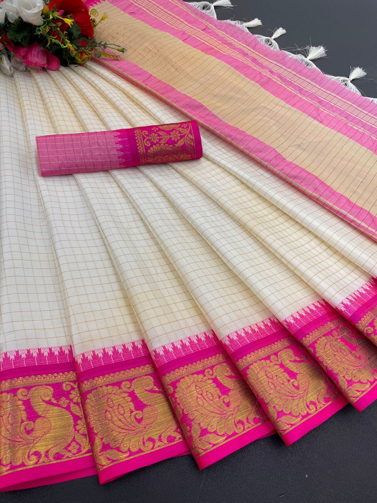 Exclusive Checks Pattern Silk Saree