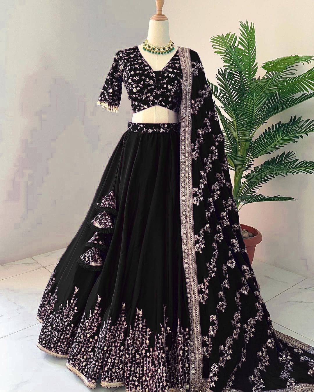 Black Beautyfull Lehenga Choli