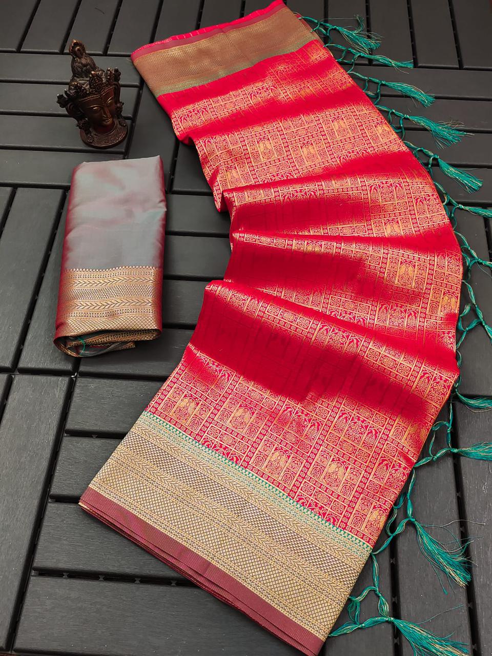 Beautifull Silk Saree With Rich Pallu